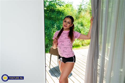 Mature BBW Catherine Can Teen Serina Gomez Pose Provocatively CoedCherry