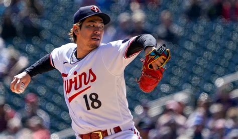 kenta maeda signs  al central rival earns  year deal