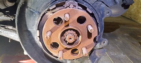 Задние колодки ручника. — Toyota RAV4 (II), 2 л, 2003 года | плановое ...