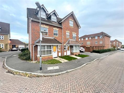 Arklay Close Uxbridge Greater 4 Bed Semi Detached House £1 850