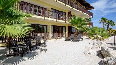 Lions Dive Beach Resort | Mambo Beach, Curaçao | BON travel