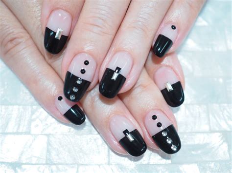 黒のデザインフレンチ♪｜ネイルサロンnails Qoo