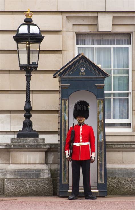 Guard On Sentry Duty Outside Buckingham Palace Editorial Photography