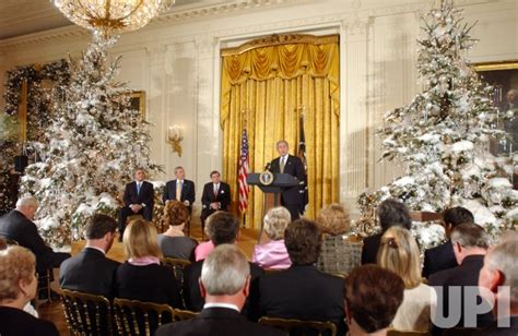 Photo Bush Awards Presidential Medal Of Freedom To Franks Bremer