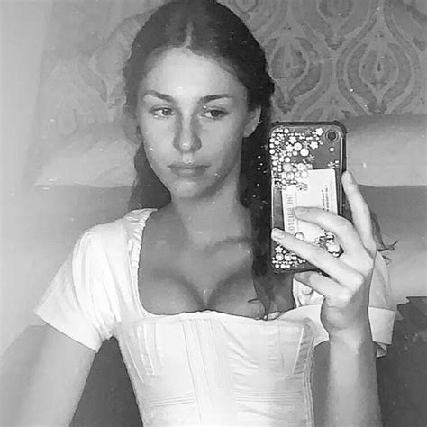 9 Hot Sexy Eloise Webb Bikini Pics