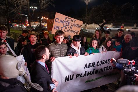 Foto Video Protestul Paralel Nici Urm De Activitate A Ong Ului