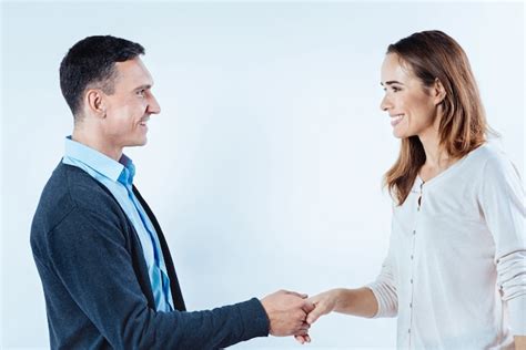 Prazer Em Conhec Lo Vista Lateral Em Um Homem E Uma Mulher De