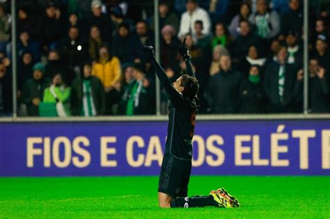 Virou Moda Pedro Chega Ao Sexto Gol De Peito A Camisa Do Flamengo