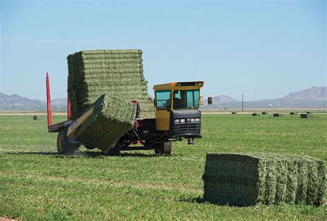 Stackcruiser® Self Propelled Bale Wagons Overview Haytools