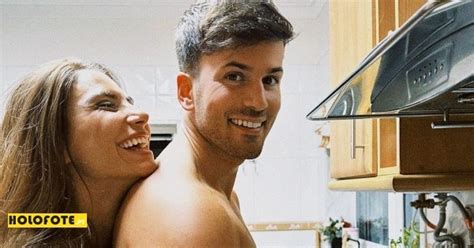 David Carreira E Carolina Carvalho Divertem Se Enquanto Fazem O Jantar