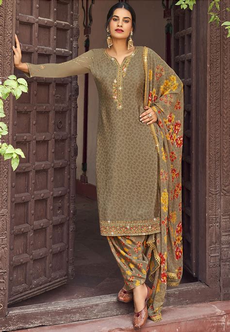 Embroidered Crepe Punjabi Suit In Beige Kqu