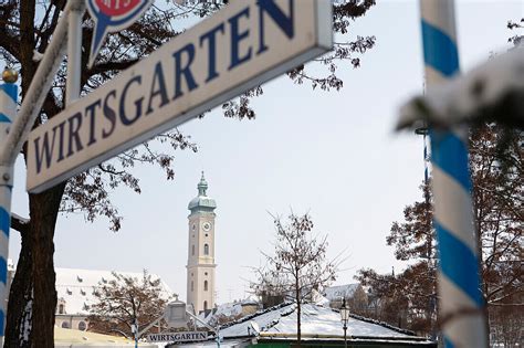 Blick über Viktualienmarkt zur Bild kaufen 70338964 lookphotos