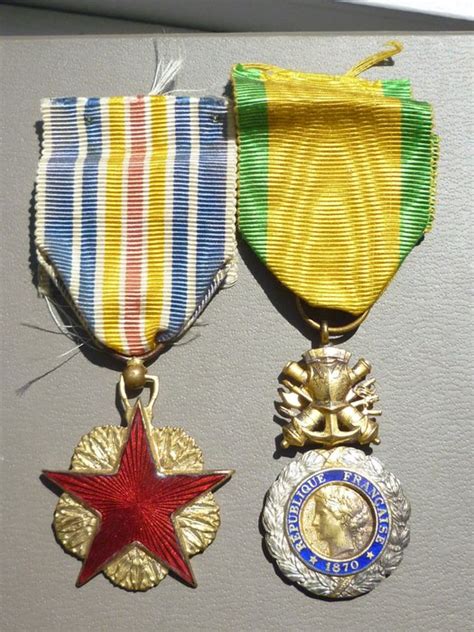 J1 Médaille militaire française des blessés de guerre 14 18 french