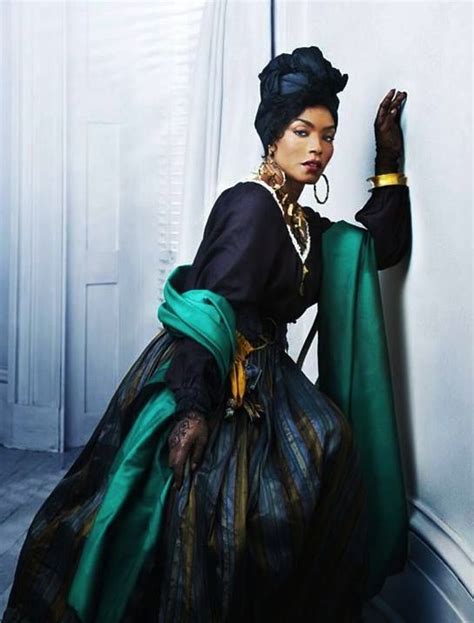 Angela Bassett As Marie Laveau In Ahs Coven American Horror Story Coven Horror Stories