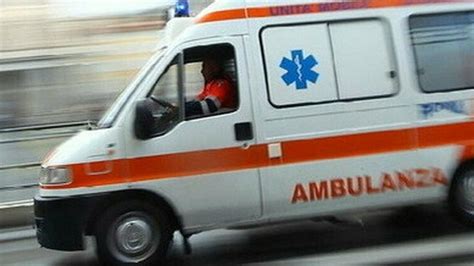 Incidente Sul Lavoro Si Ribalta Escavatore Ferito L Operaio