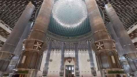 Industrial Wall Mount Fans Airpivot In The Istiqlal Mosque Magnovent