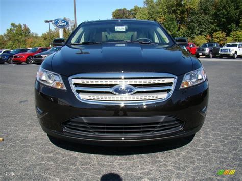 Tuxedo Black Metallic Ford Taurus Sel Photo