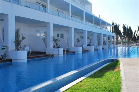 Aliathon Holiday Village – Swim up Suites – Efstaco Pools