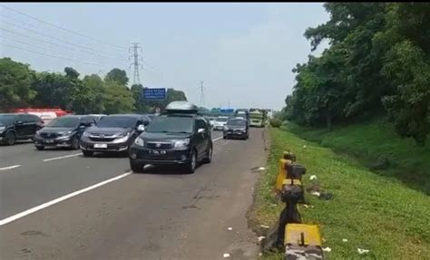 Jalan Arteri Karawang Dan Tol Jakarta Cikampek Mulai Terlihat Padat