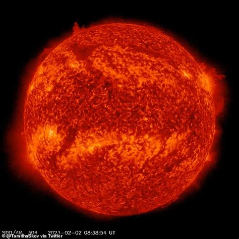 Unbelievable moment a piece of the sun BREAKS OFF baffles scientists ...