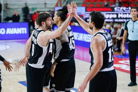 Basket La Virtus Bologna Vince In Casa Col Treviso