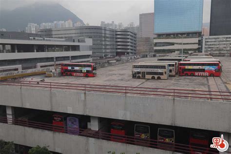 九巴車廠事故｜死者疑遭巴士倒車撞斃 另一涉案車長被捕 港聞 點新聞