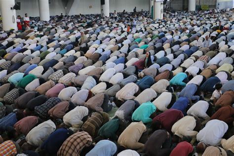 Detail Contoh Khutbah Pertama Dan Kedua Shalat Jumat Tentang Menuntut