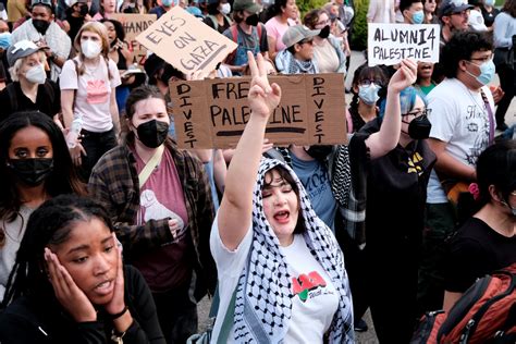 Wracajcie do Polski Komu na rękę są protesty studentów w USA