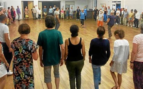 Plouhinec Reprise Des Initiations Aux Danses Bretonnes Chez Jeanne