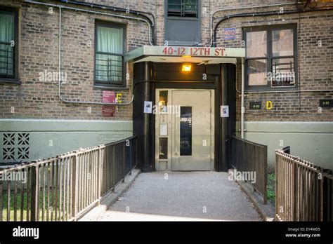 An entrance to one of the buildings in the Queensbridge North Houses in ...