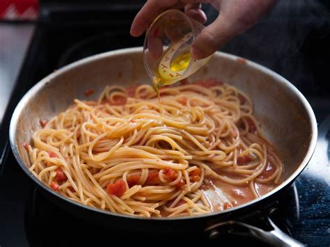 The Right Way To Sauce Pasta