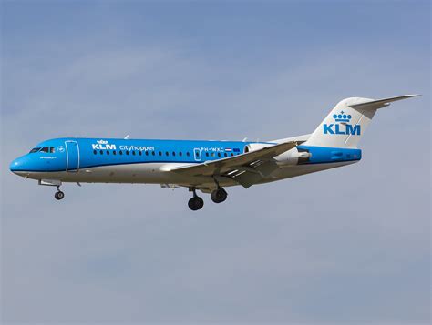 PH WXC Fokker 70 About To Land Onto RWY 27 NWI Matt Varley