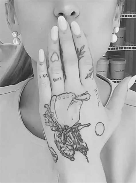 Pin By On Bellissima Ariana Grande Tattoo Ariana Grande News