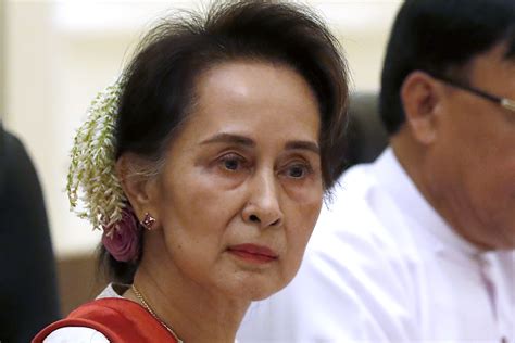 La ex líder Suu Kyi es trasladada de prisión a arresto domiciliario