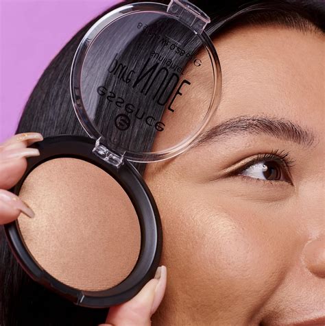 Essence Pure NUDE Highlighter Be My Highlight Natural And
