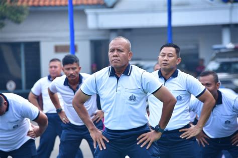 DANPASMAR 1 IKUTI OLAHRAGA BERSAMA KOMANDAN KORPS MARINIR DAN PRAJURIT