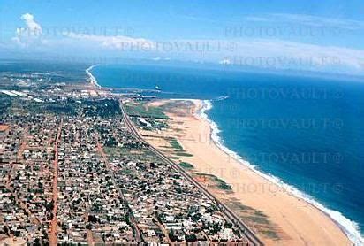 A major city Lome Togo. looks very busy and is always full of ... | Africa travel, Beautiful ...