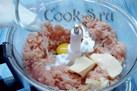 Домашние куриные сосиски в пищевой пленке – рецепт с фото
