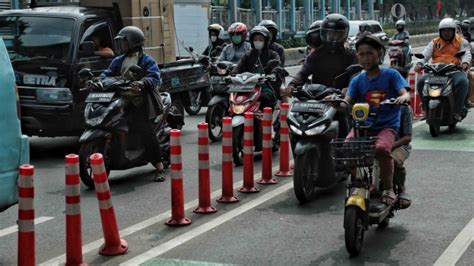 Stick Cone Jalur Sepeda Di Jakarta Banyak Yang Hilang Dan Rusak