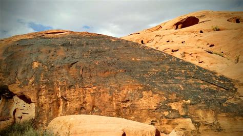 Petroglyphs in Mouse's Tank trail, Valley Of Fire State Park, Nevada ...