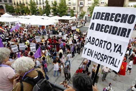 Espa A Avala La Ley Que Penaliza El Acoso A Las Mujeres Que Abortan