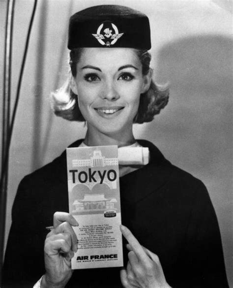 24 Pictures Show The Glamorous Styles Of 1960s Flight Attendants Artofit