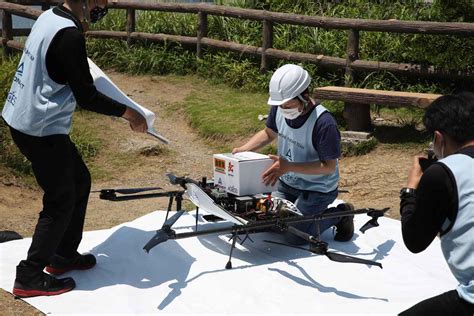 横須賀の空、牛丼が飛ぶ 国内初、ドローン配送実験 産経ニュース