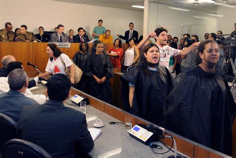 G Professores Fazem Marcha F Nebre Em Protesto Na Almg Not Cias Em