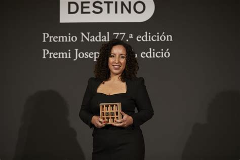 La Escritora Najat El Hacmi Gana El Premio Nadal Con El Lunes Nos