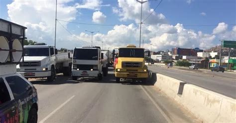 Caminhoneiros Realizam Protesto Contra Aumento No Pre O Do Combust Vel