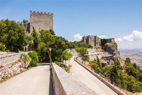 Castello Di Venere Znany R Wnie Jako Zamek Venus Lub Zamek Pepoli W