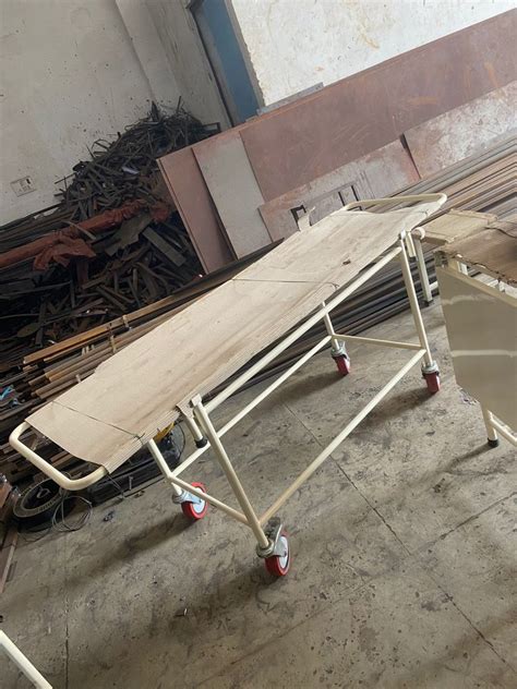 White Mild Steel Hospital Stretcher Trolley For Industrial Size