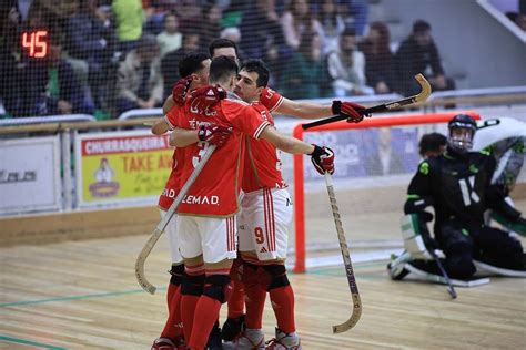 Benfica e FC Porto garantem meias finais do playoff histórias