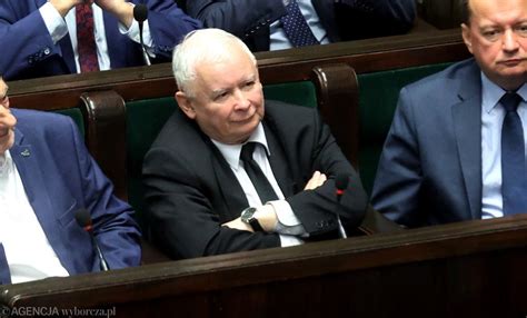 Pis Wci Z Najwi Kszym Poparciem Kaczy Ski Musi Jednak Uwa A Sonda